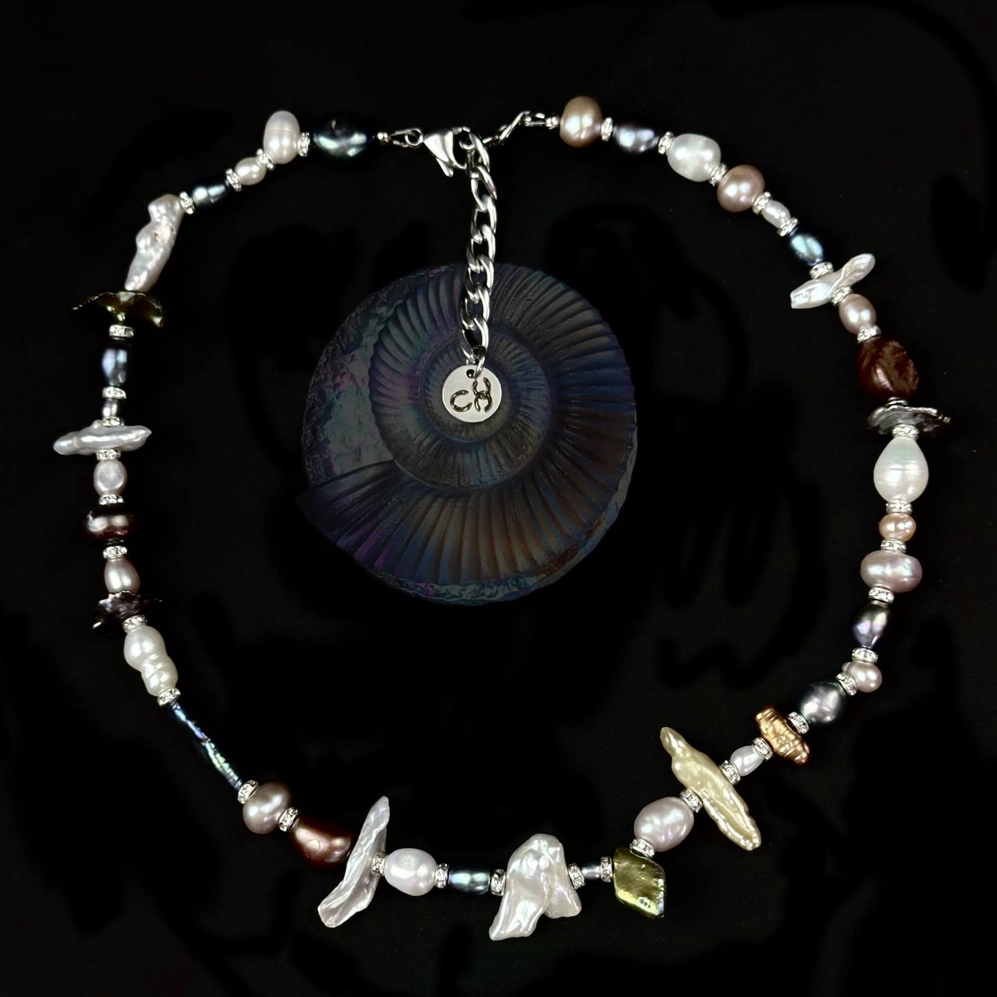 Mother-of-pearl choker