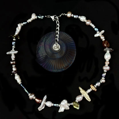 Mother-of-pearl choker